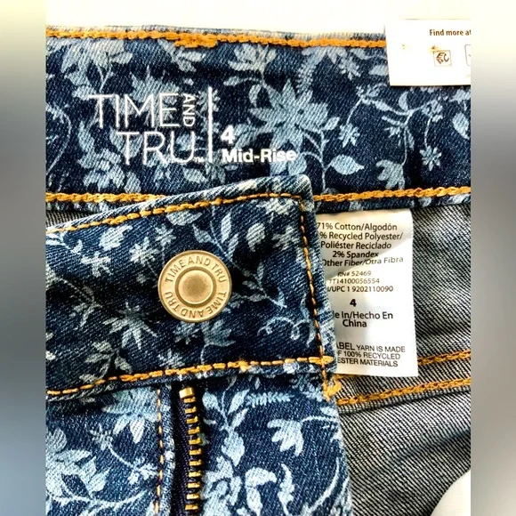 100% cotton Distressed, vintage, blue denim 5 Pocket Shorts size 6 Natural waist - Picture 8 of 11